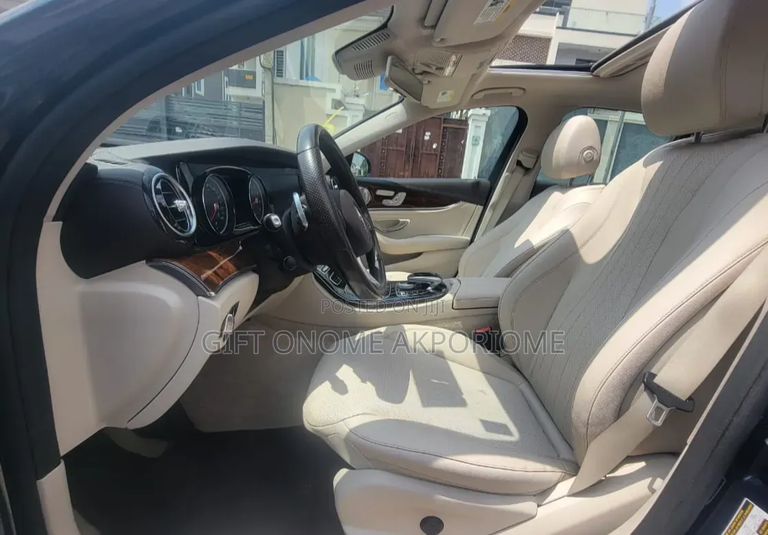 Mercedes-Benz E300 2018 Blue
