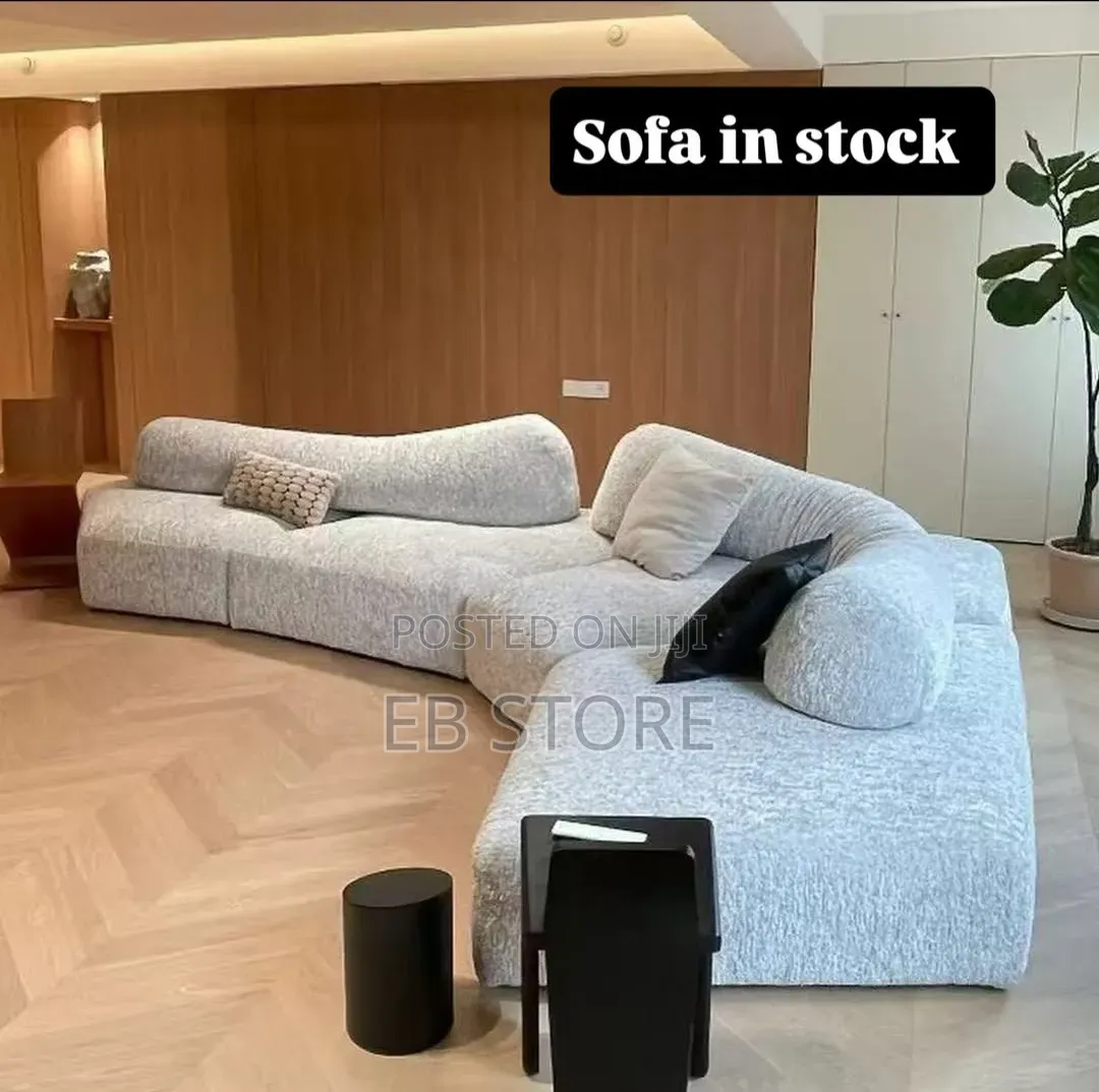 Luxury Modern Sofa – Premium Comfort Style
Description: