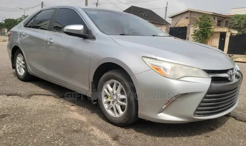 Toyota Camry 2016 Silver
