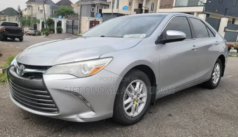 Toyota Camry 2016 Silver