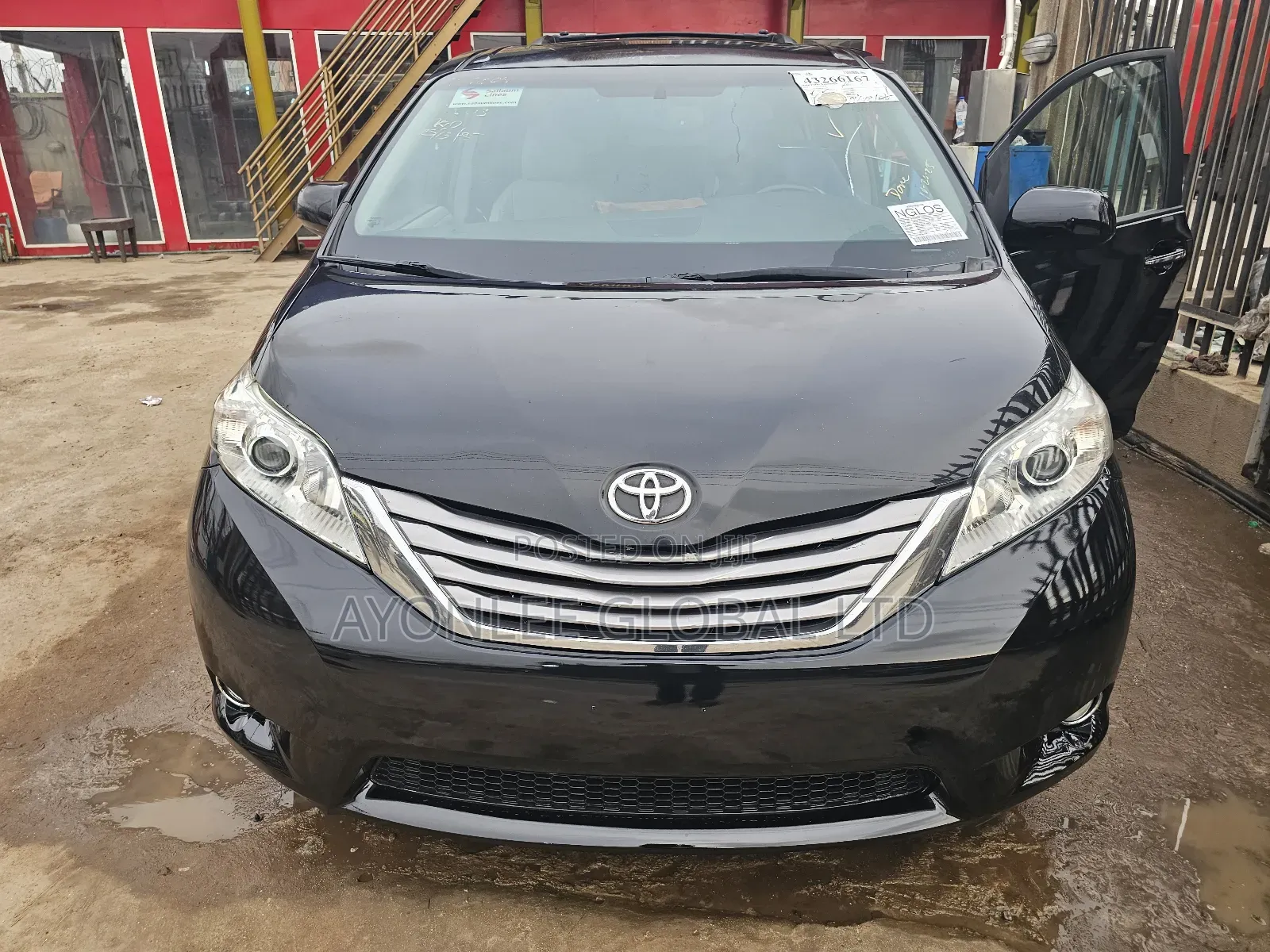 Toyota Sienna XLE Premium 8 Passenger (3.5L 6cyl 8A) 2017 Black
