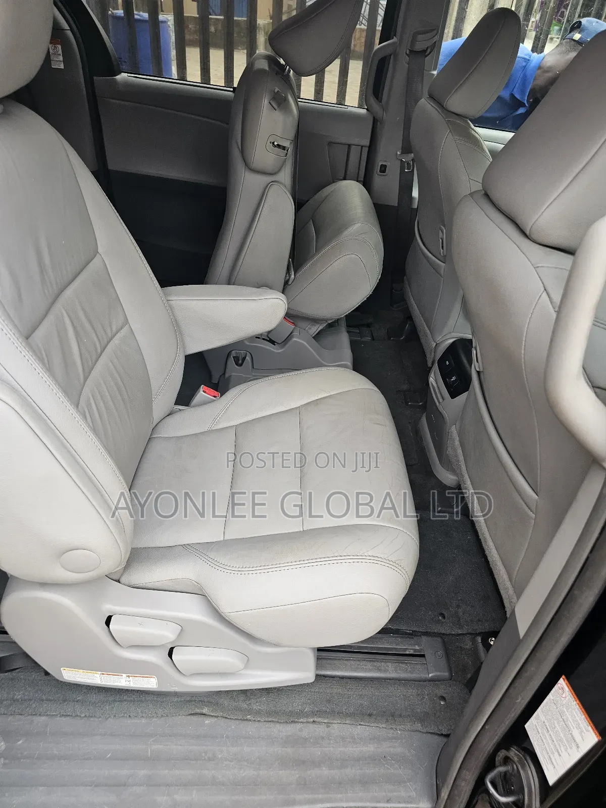 Toyota Sienna XLE Premium 8 Passenger (3.5L 6cyl 8A) 2017 Black