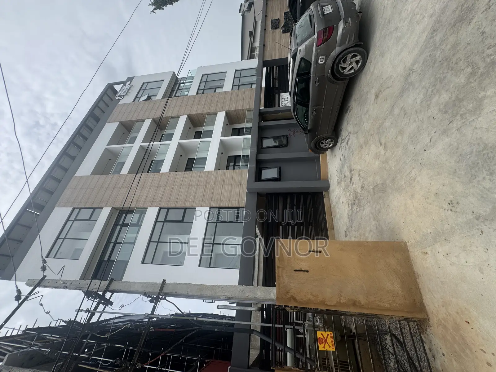 3bdrm Apartment in Lekki Phase 1 for sale