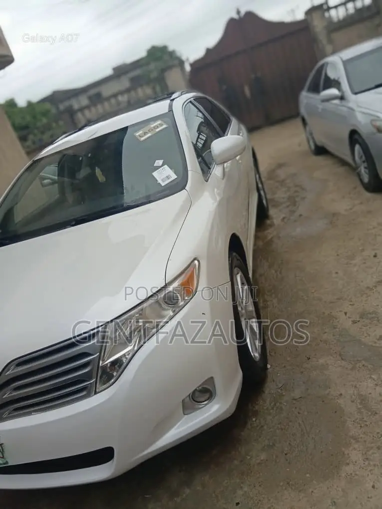 Toyota Venza 2010 White