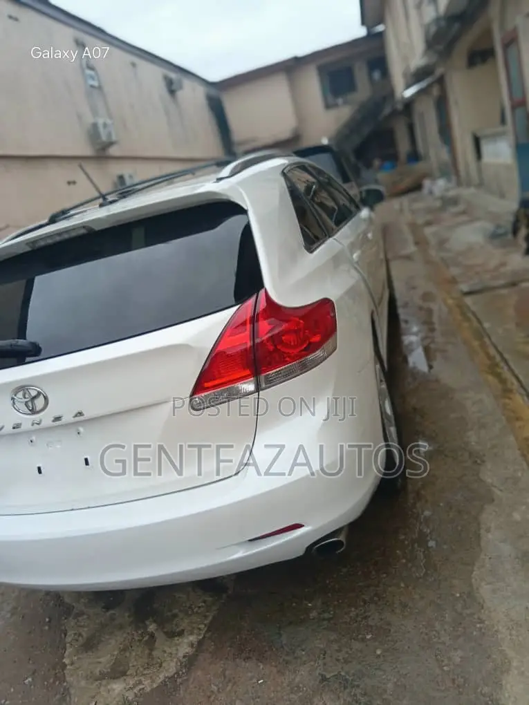 Toyota Venza 2010 White