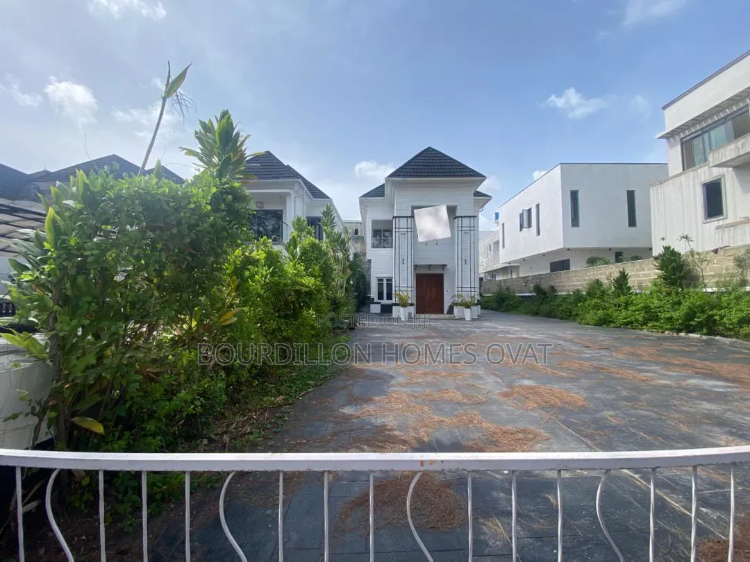 4bdrm Duplex in Megamound Estate, Ikota for rent
