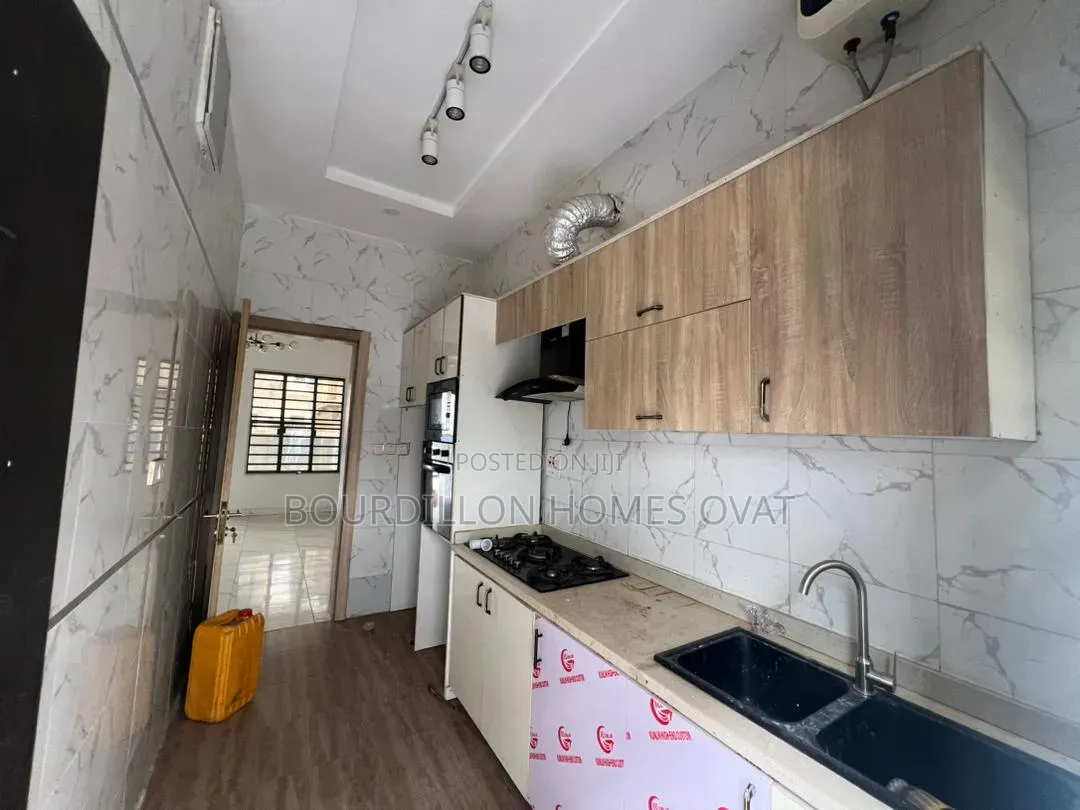 3bdrm Duplex in Ikota Villa Estate, for sale