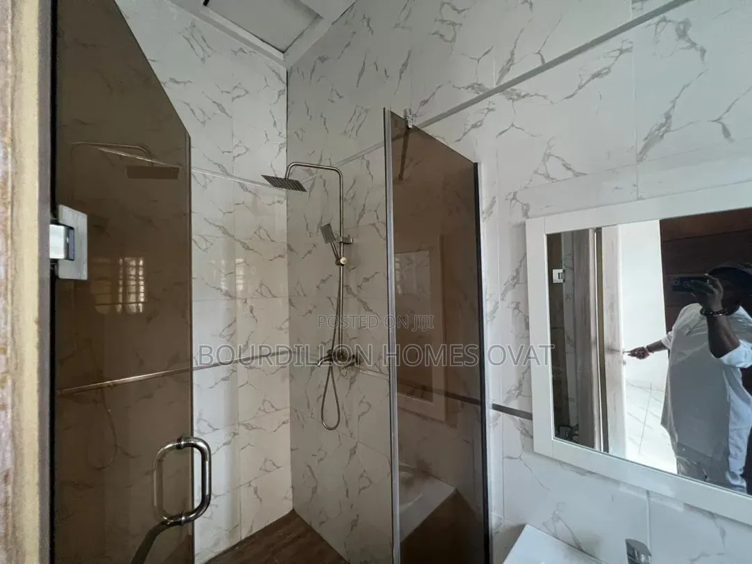 3bdrm Duplex in Ikota Villa Estate, for sale
