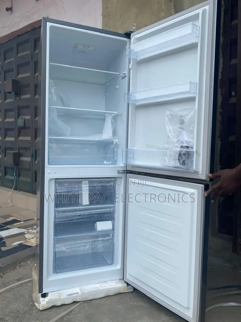 New Hisense Fridge 225 Litre Double Door With Bottom Freezer > 2 Yrs