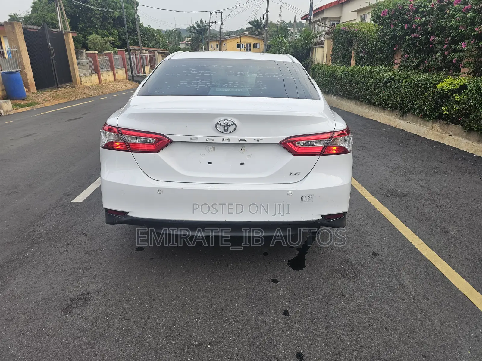 Toyota Camry LE FWD (2.5L 4cyl 8AM) 2018 White