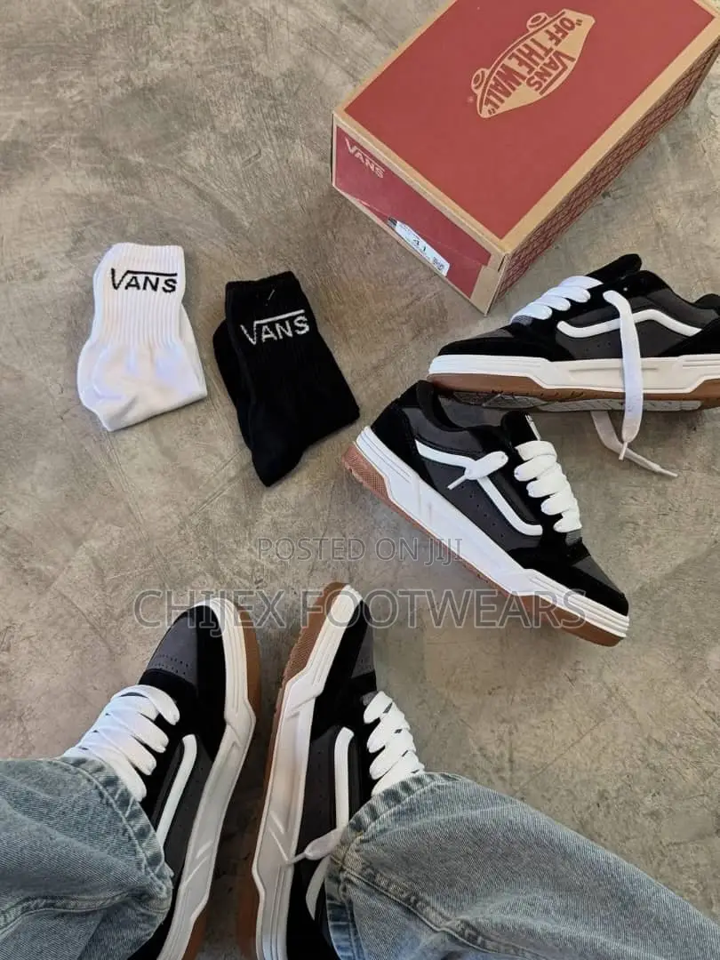 Luxury Vans Hylane Black