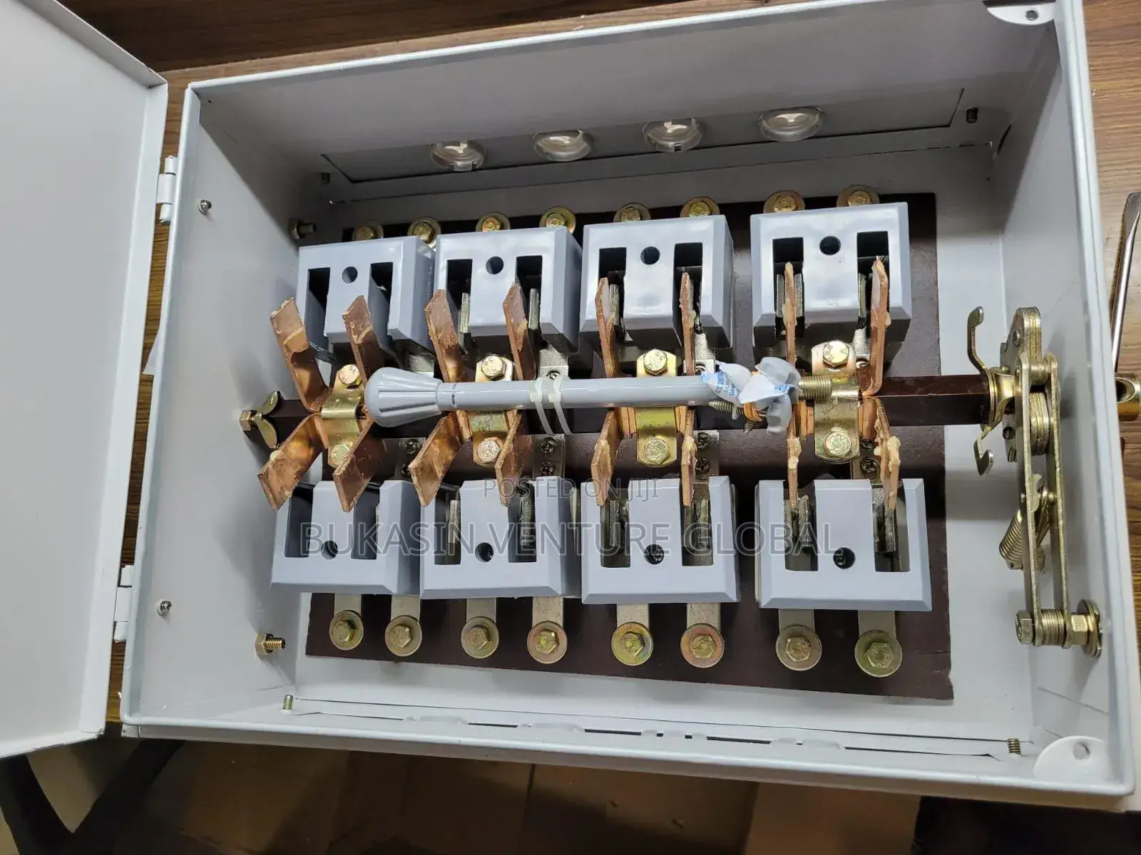 200amps Changeover Switch Slang Products Available in Any Size