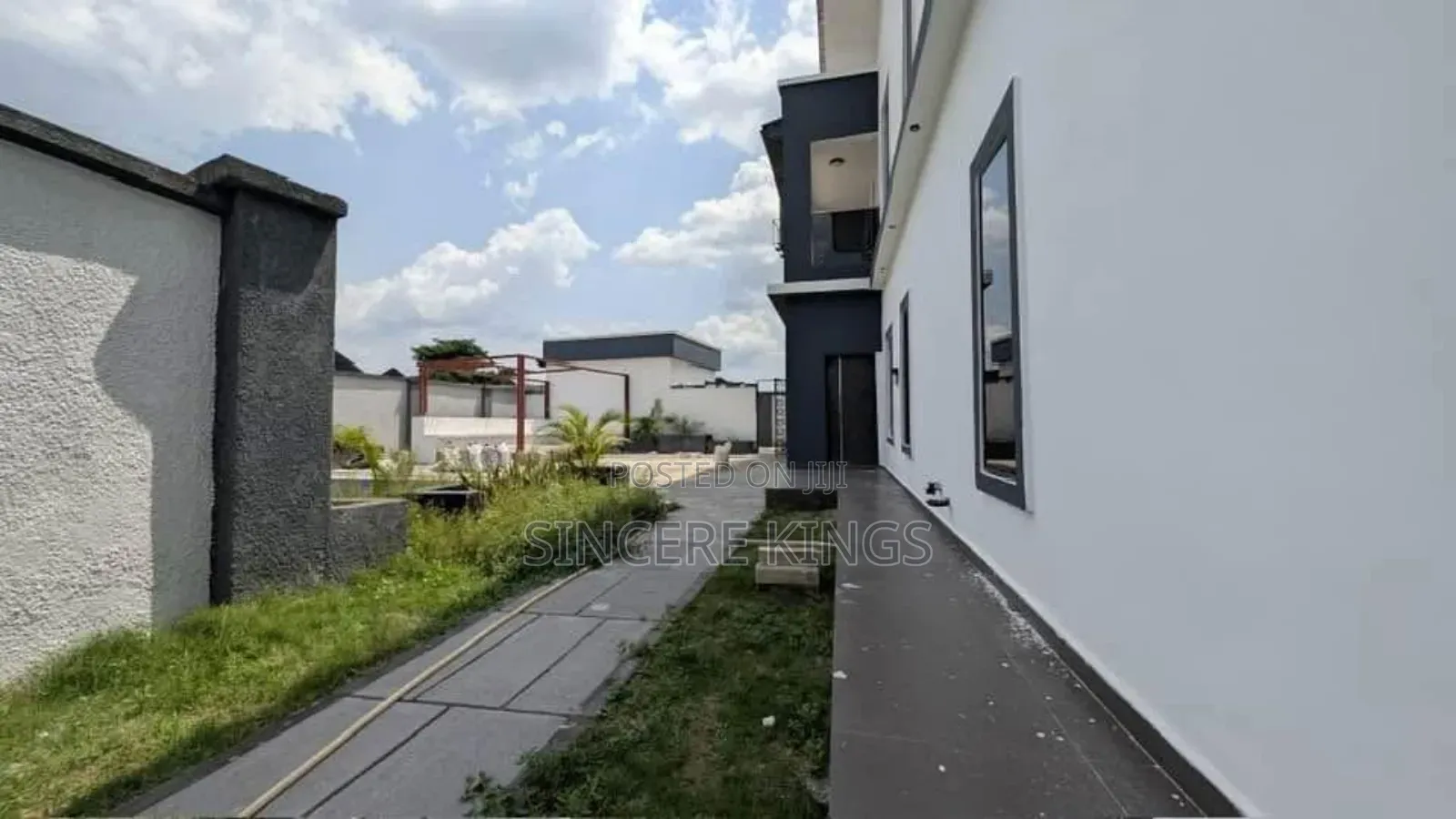 5 Bedroom Duplex With Bq