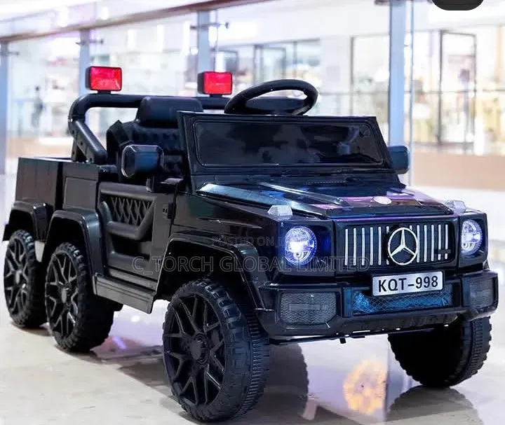 White Mercedes-Benz G63 Amg-Inspired Ride-on Car for Children,