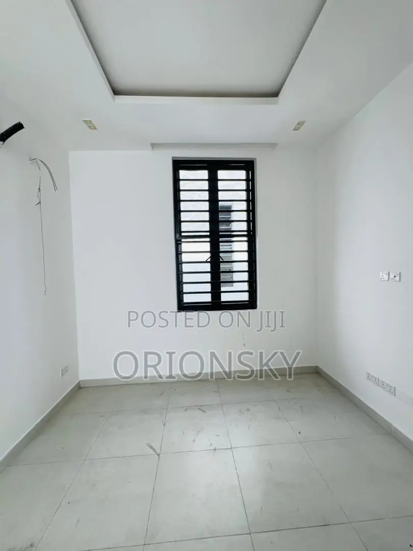 Furnished 4bdrm Duplex in Orchid, Chevron for sale