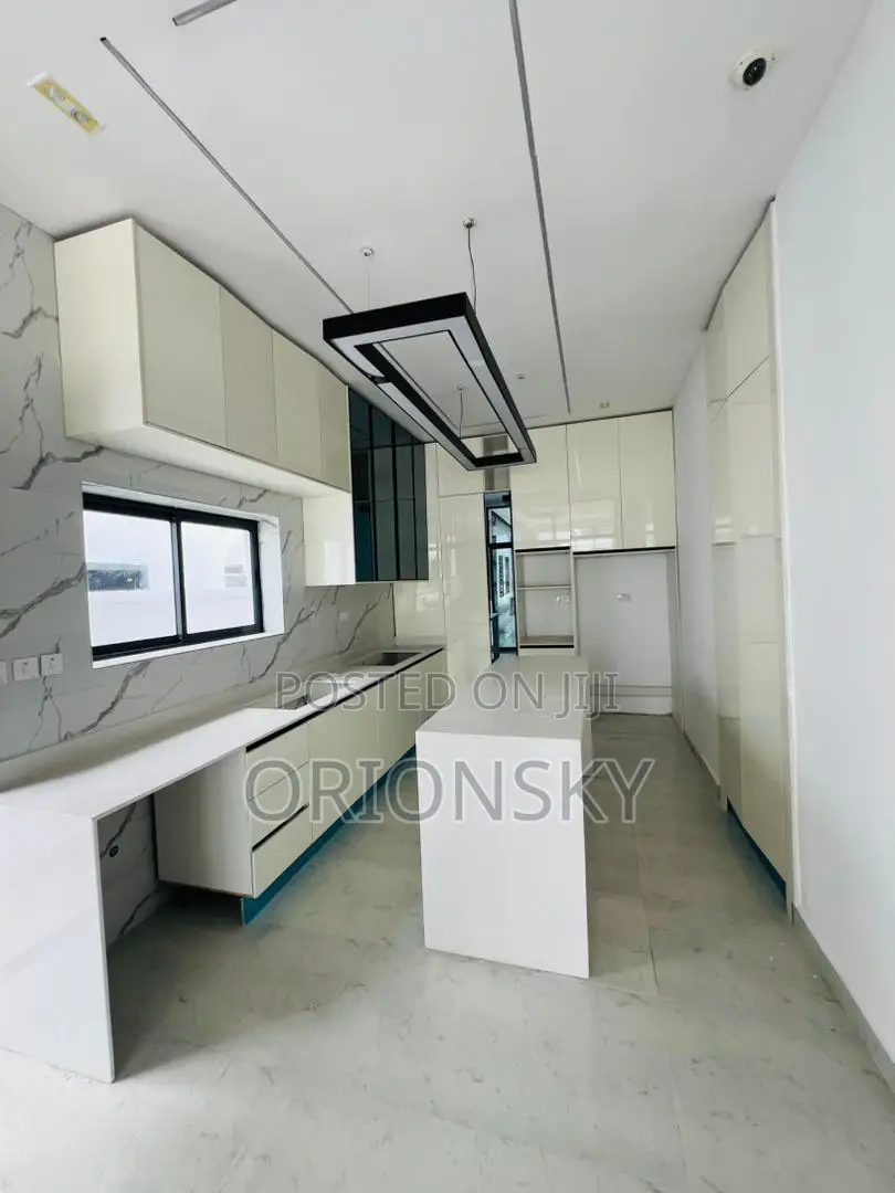 Furnished 4bdrm Duplex in Orchid, Chevron for sale