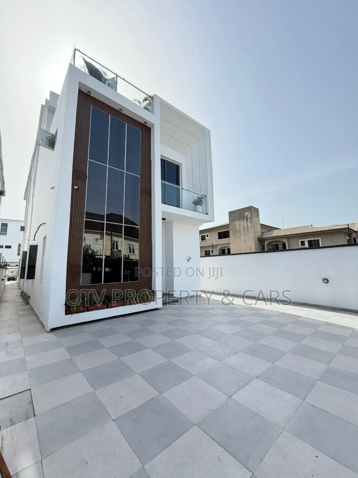 Furnished 5bdrm Duplex in Chevron for sale