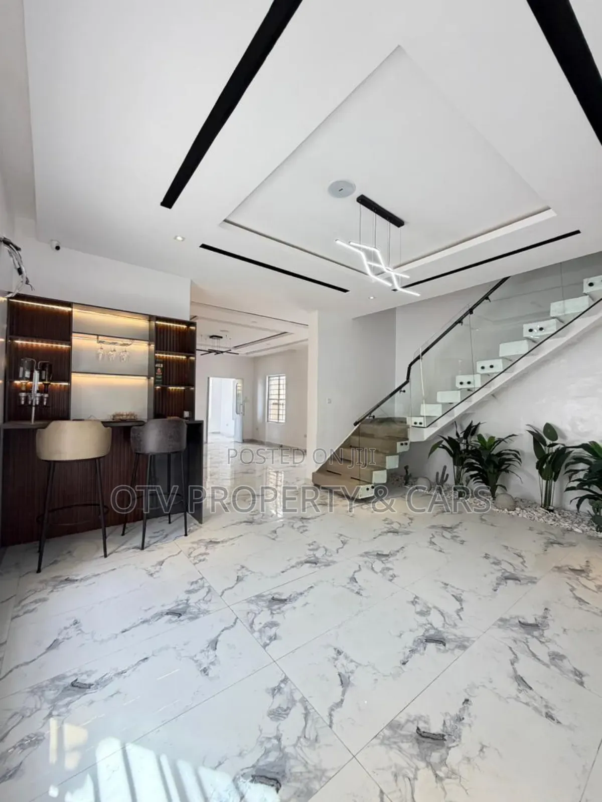 Furnished 5bdrm Duplex in Chevron for sale