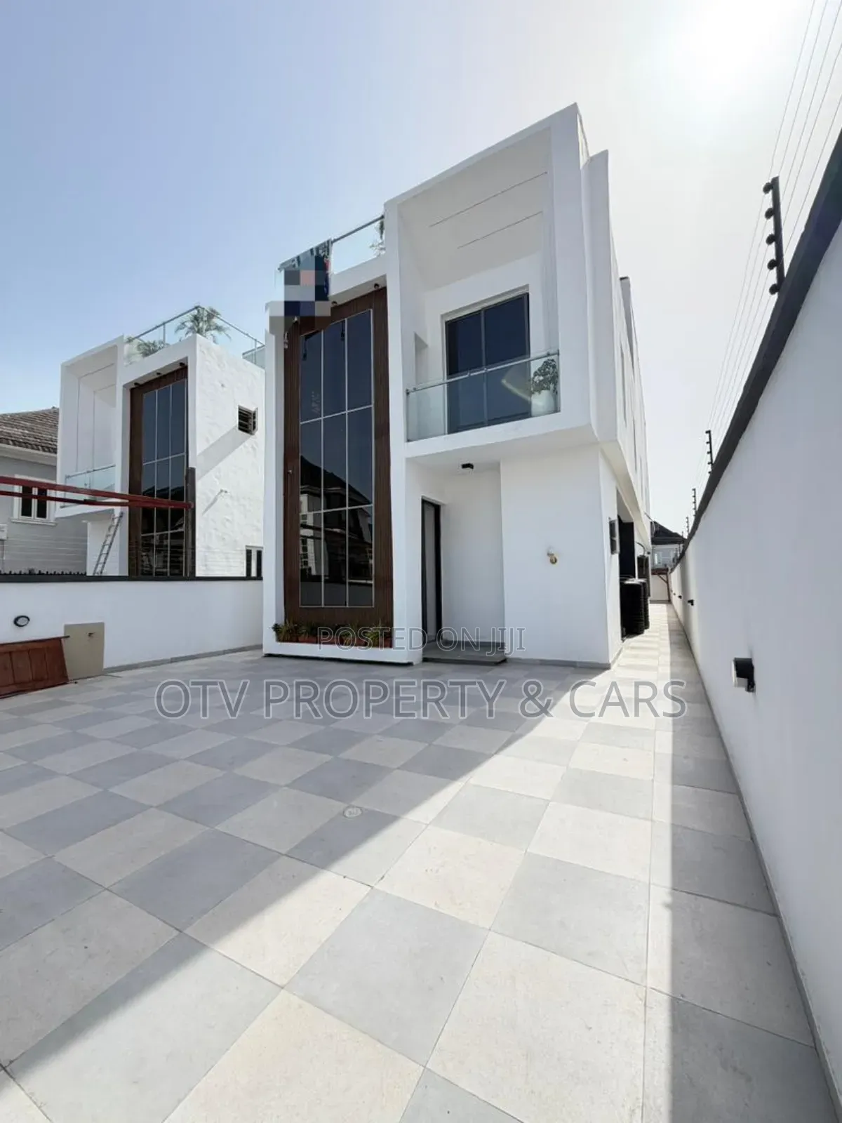 Furnished 5bdrm Duplex in Chevron for sale