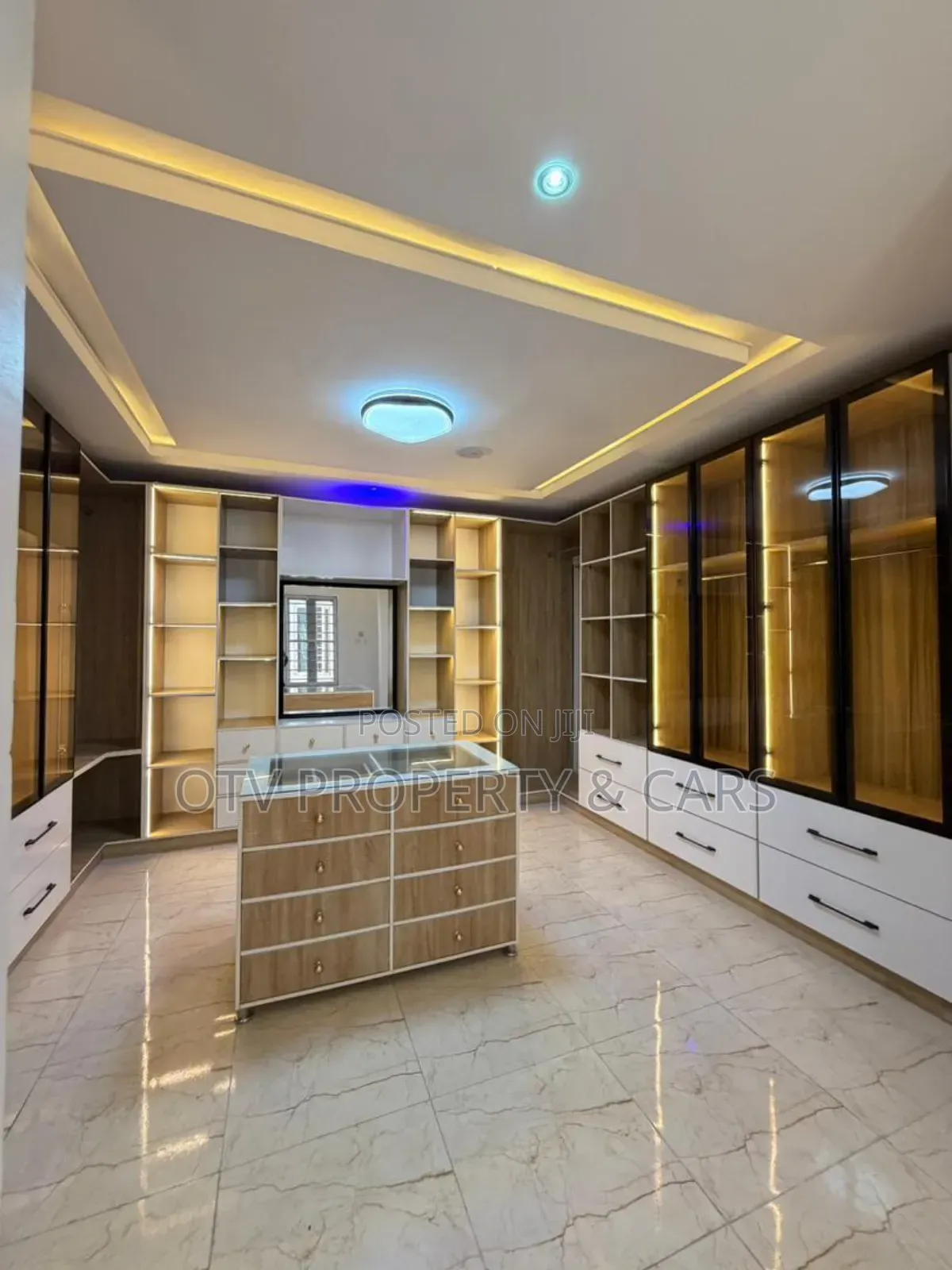 Furnished 5bdrm Duplex in Chevron for sale