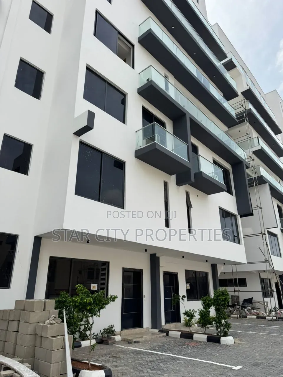 4bdrm Maisonette in Banana Island for sale