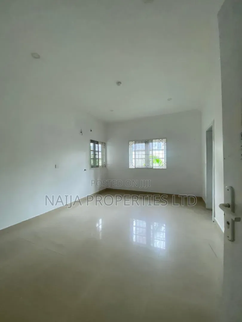 3bdrm Apartment in Off Admiralty Way, Lekki Phase 1 for rent