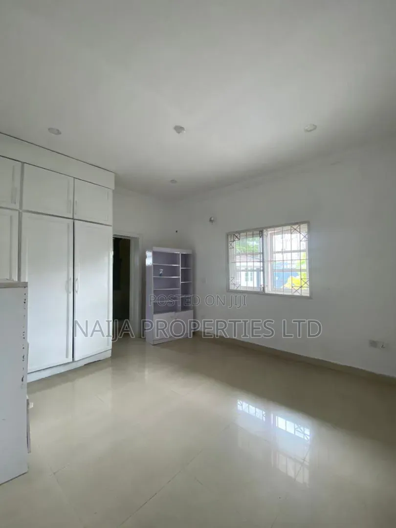 3bdrm Apartment in Off Admiralty Way, Lekki Phase 1 for rent