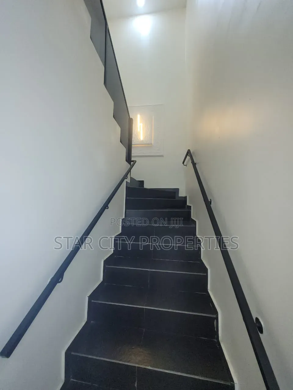 3bdrm Duplex in Medina Estate for sale