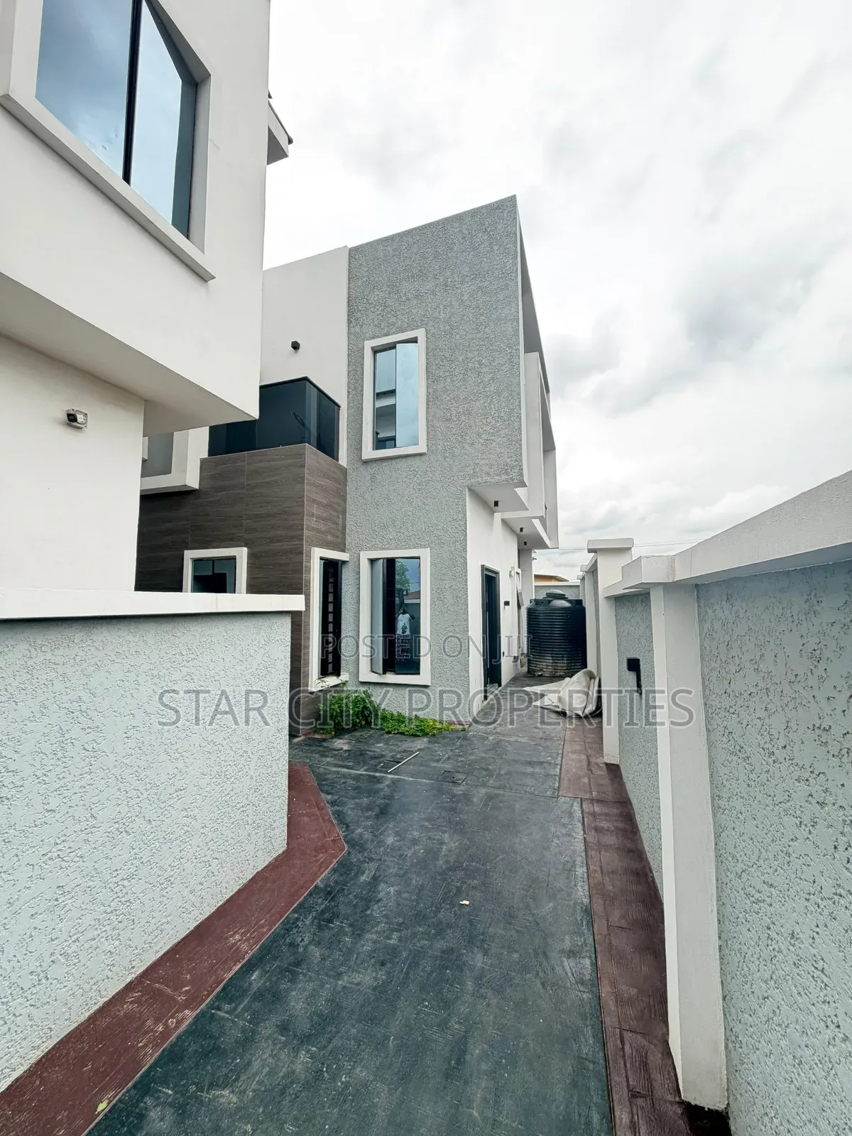 4bdrm Duplex in Ogba for sale