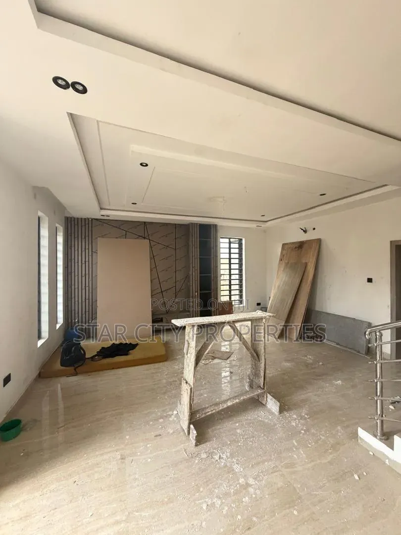 4bdrm Duplex in Ogba for sale