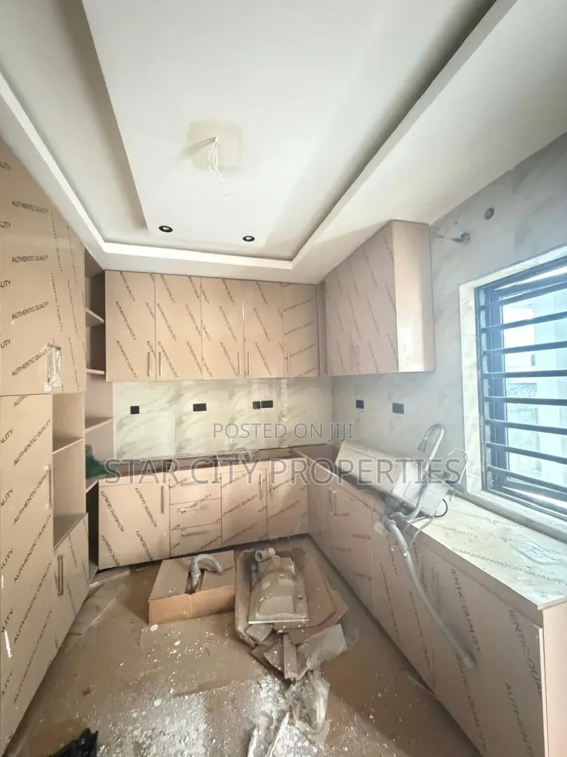 4bdrm Duplex in Ogba for sale