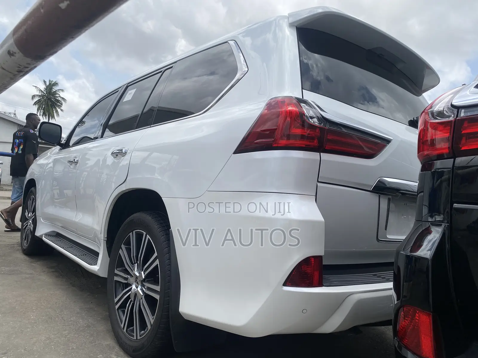 Lexus LX 570 AWD 2019 White