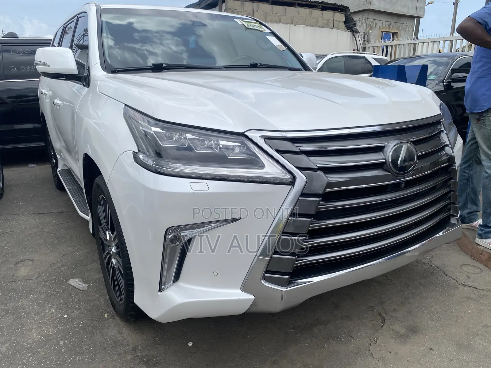 Lexus LX 570 AWD 2019 White