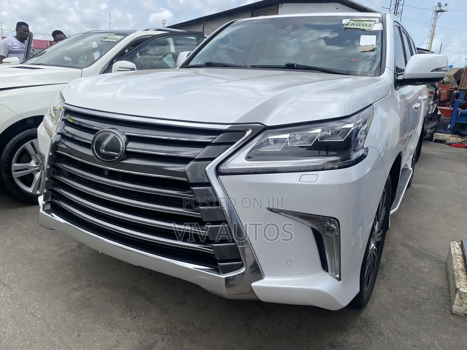 Lexus LX 570 AWD 2019 White