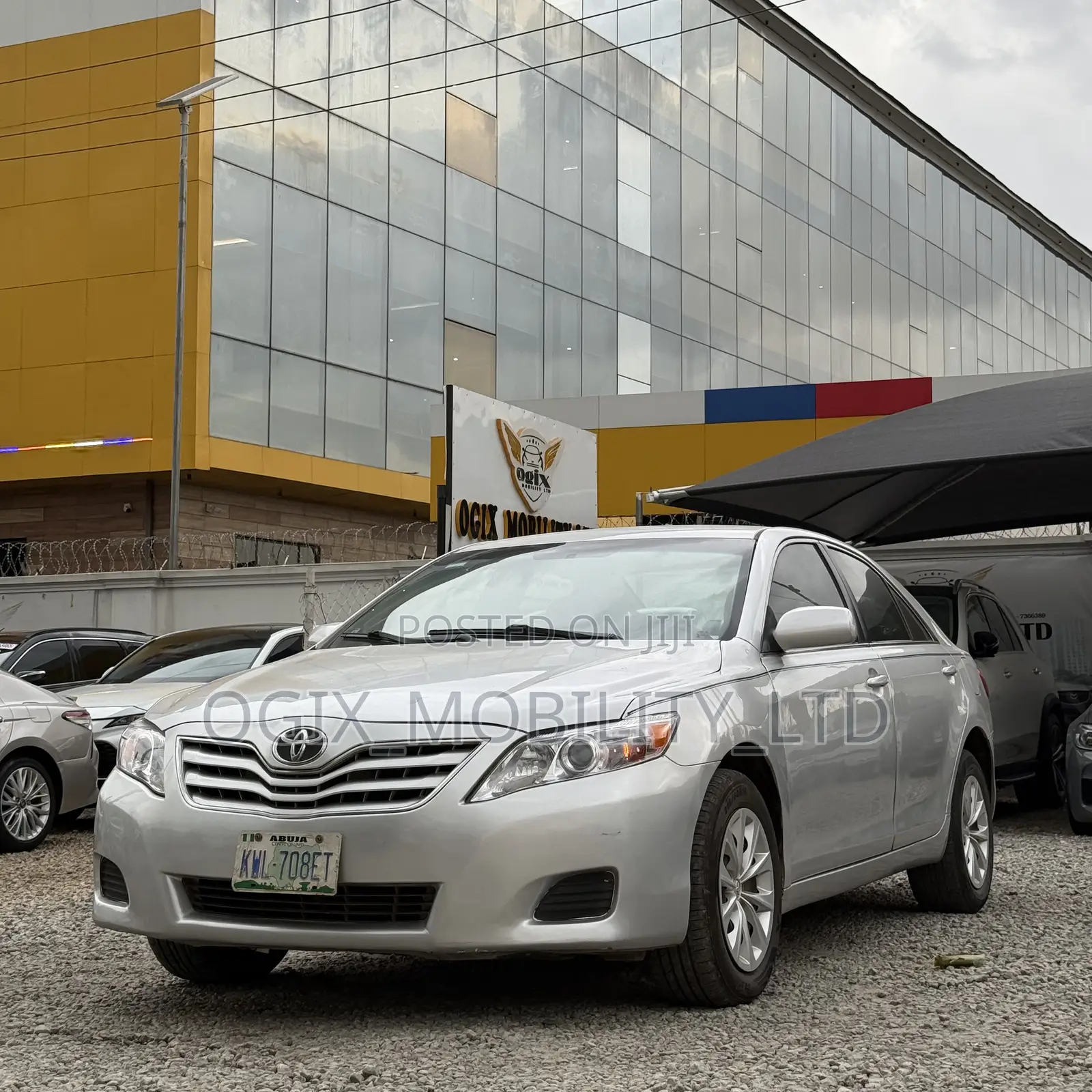 Toyota Camry LE 4dr Sedan (2.5L 4cyl 6AM) 2010 Silver