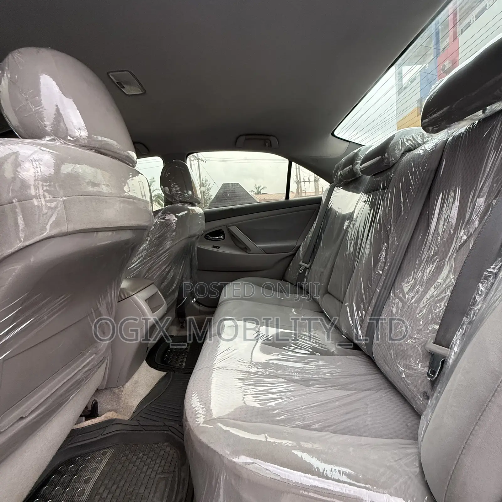 Toyota Camry LE 4dr Sedan (2.5L 4cyl 6AM) 2010 Silver