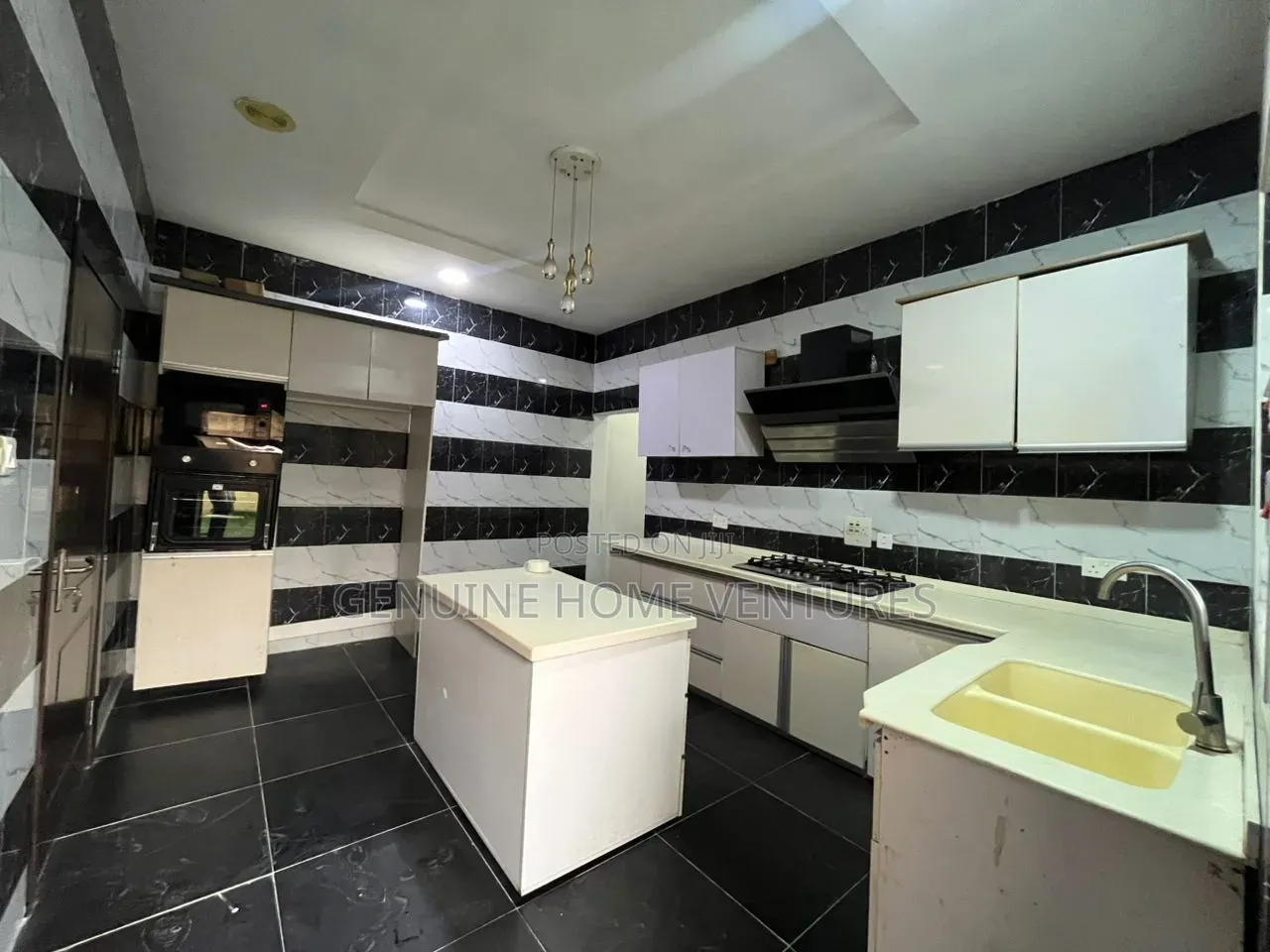 4bdrm Duplex in Orchid, Chevron for rent