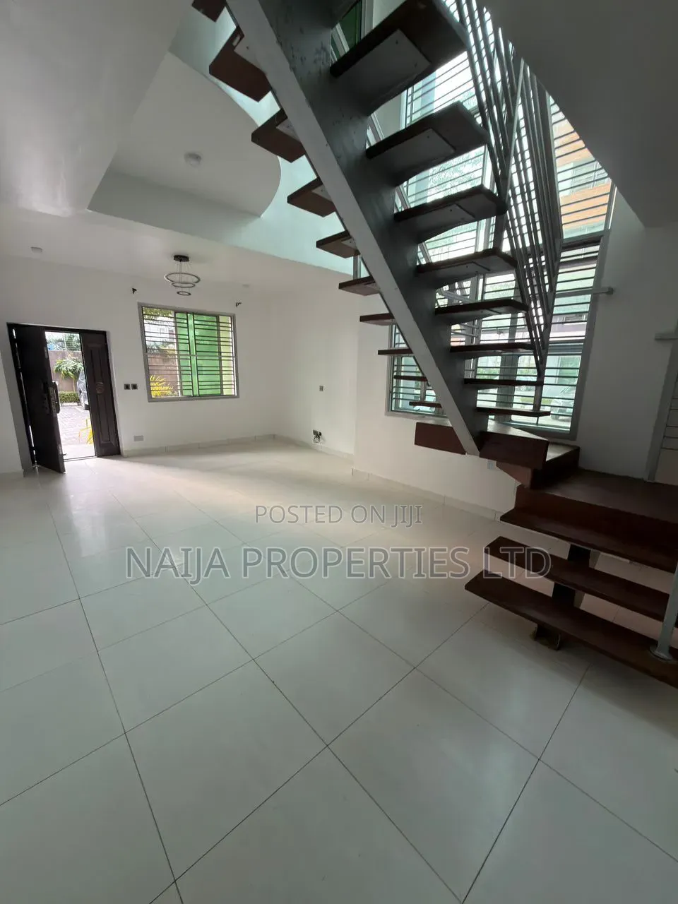 2bdrm Maisonette in Richmond Garden, Ikate for rent