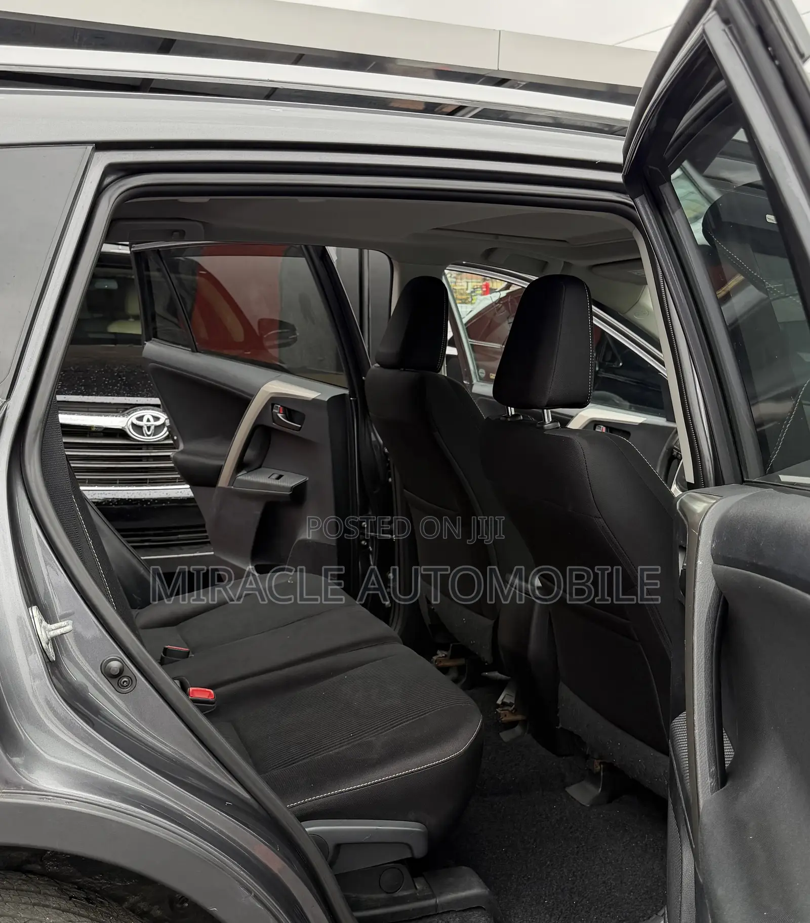 Toyota RAV4 XLE 4dr SUV AWD (2.5L 4cyl 6A) 2014 Gray