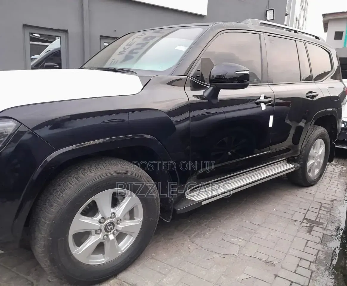 Toyota Land Cruiser LC300 2024 Black