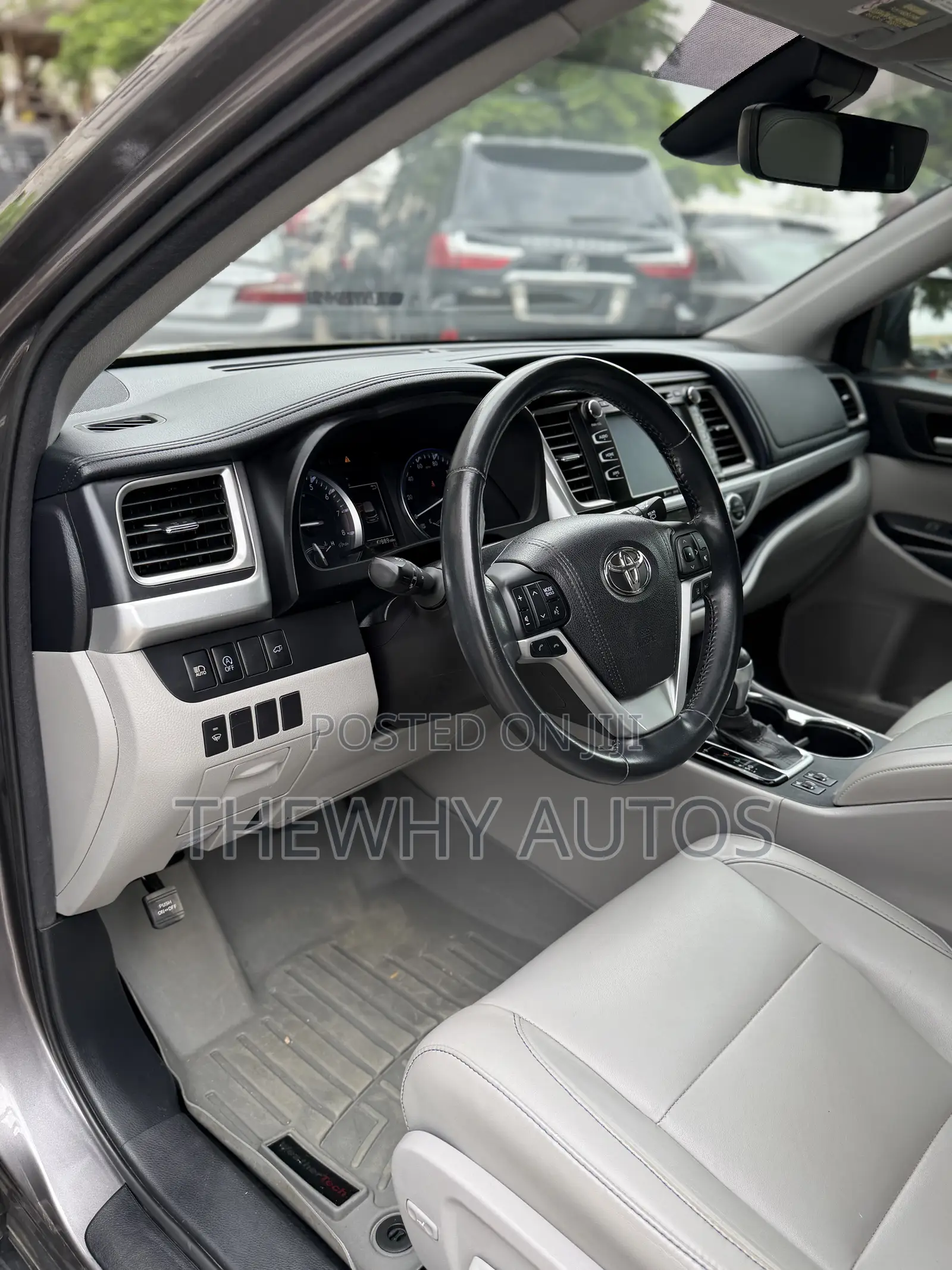 Toyota Highlander XLE 4x2 V6 (3.5L 6cyl 8A) 2017 Gray