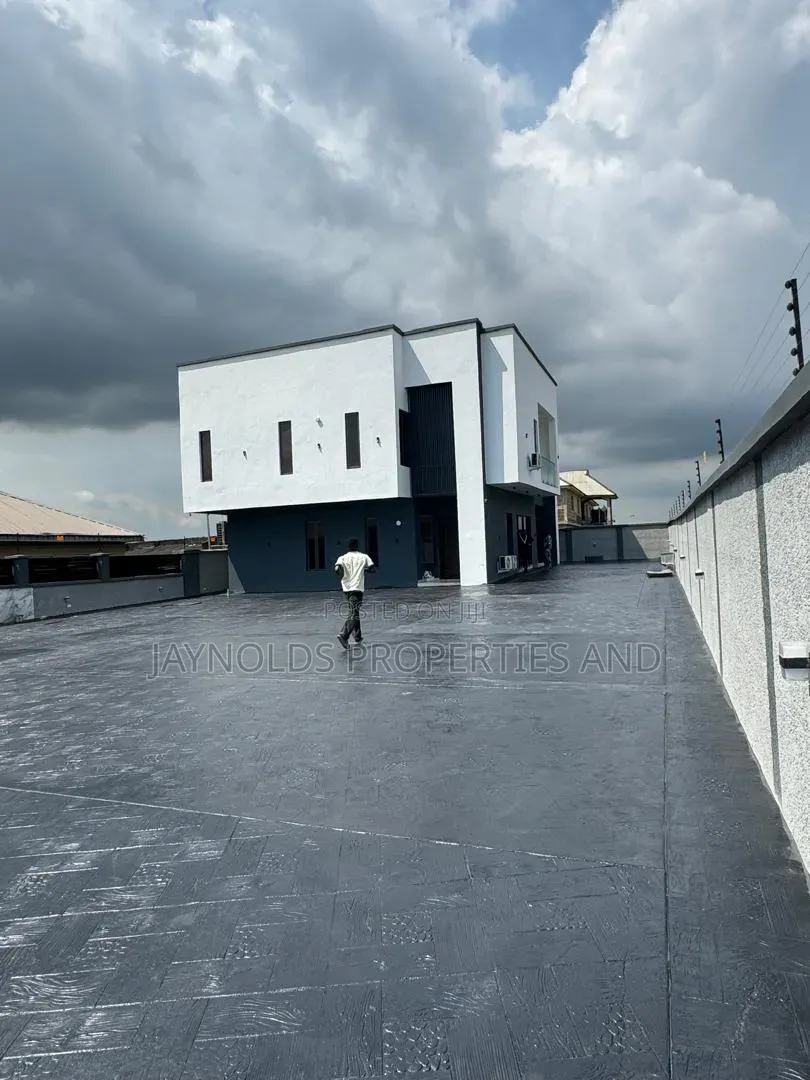 Furnished 5bdrm Duplex in Agric for sale