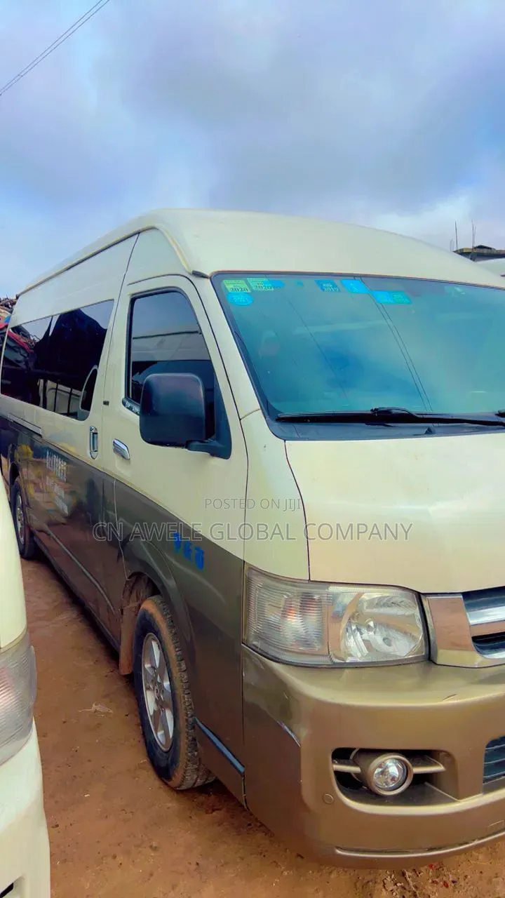 Toyota HiAce 2010 Silver