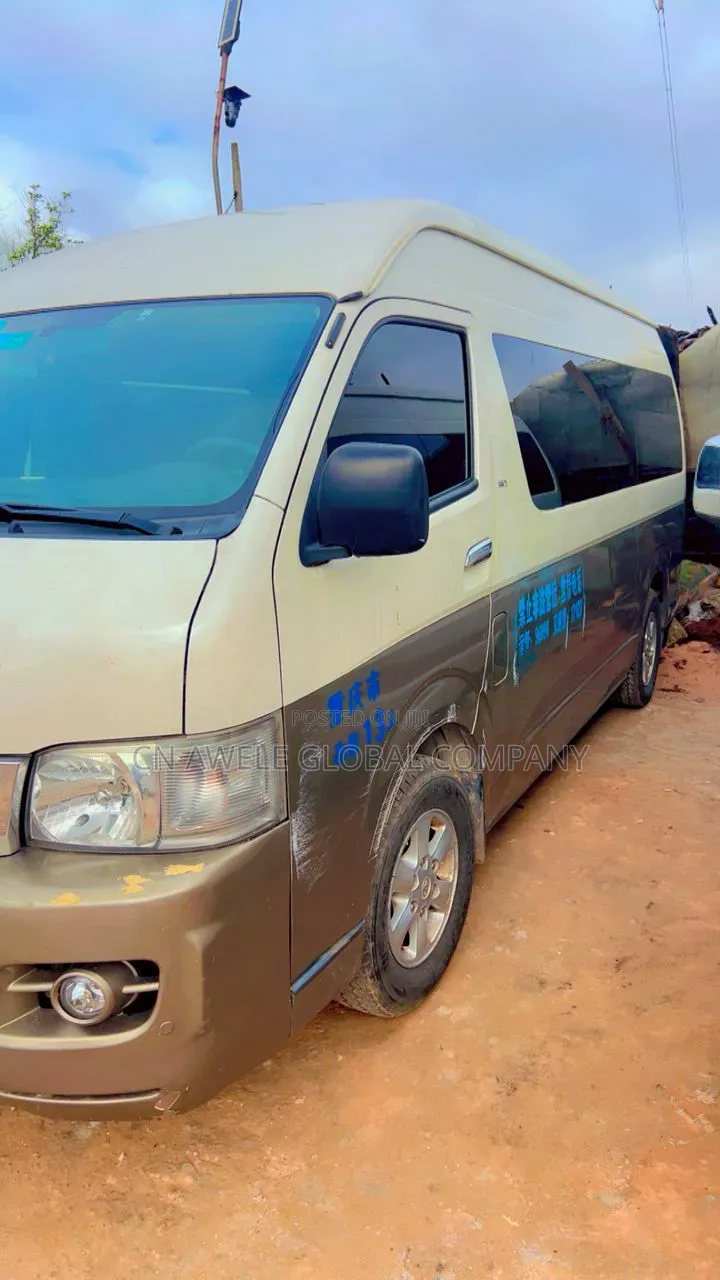 Toyota HiAce 2010 Silver