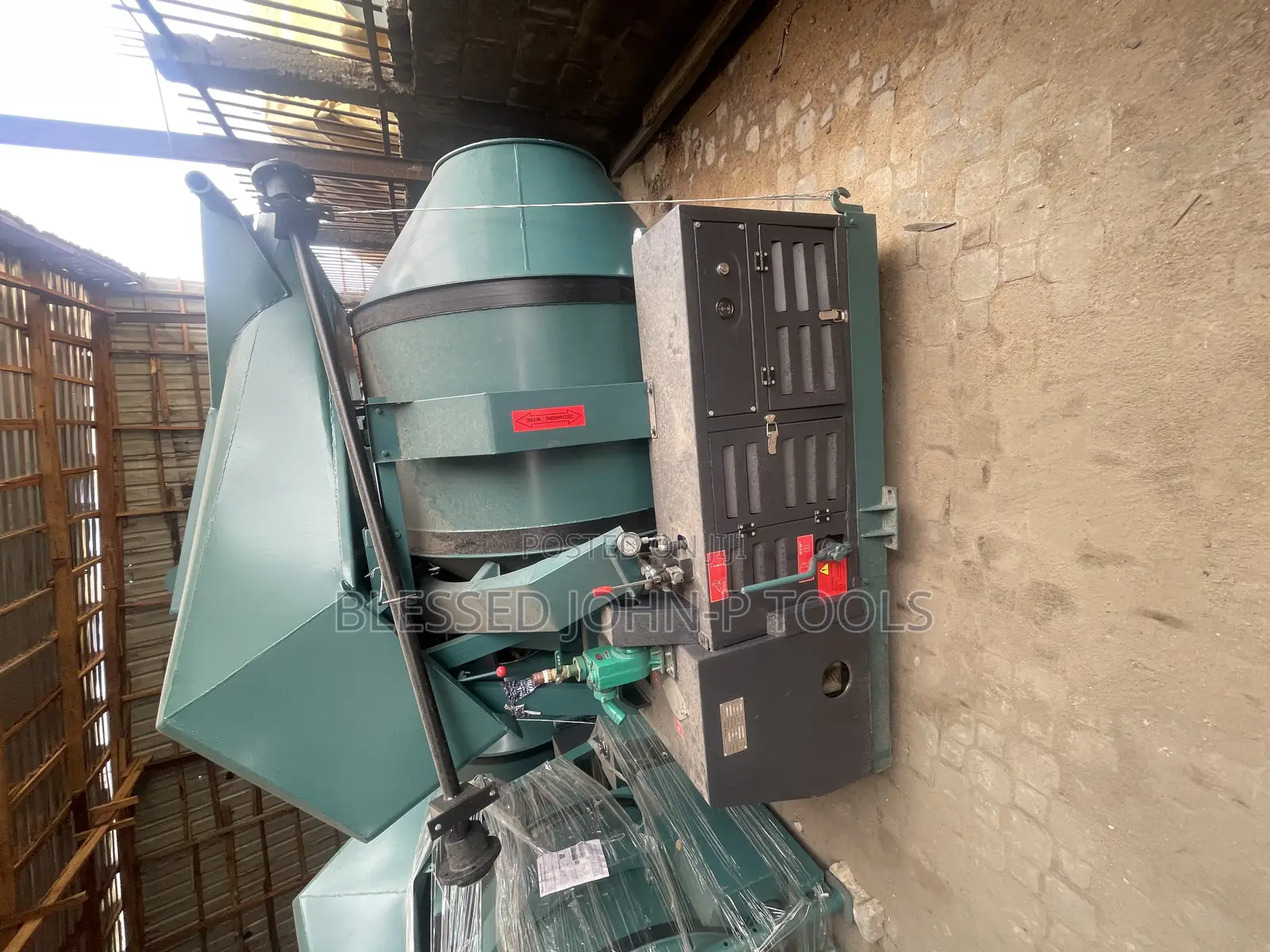 Self-Loading Stationary Concrete Mixer