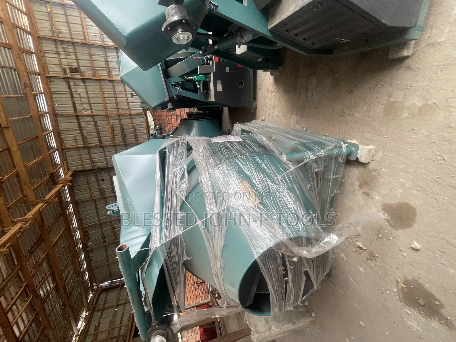 Self-Loading Stationary Concrete Mixer