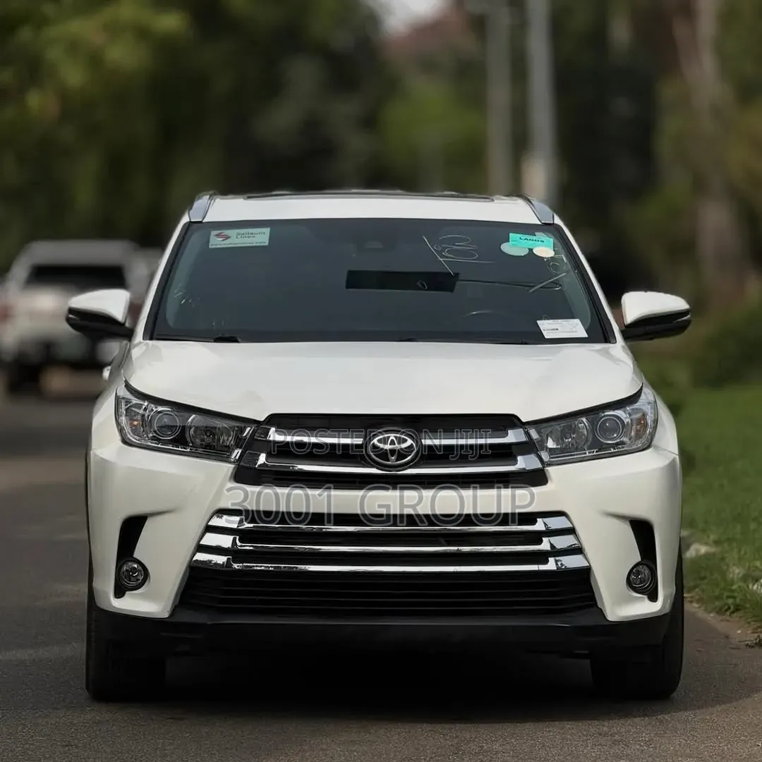 Toyota Highlander XLE 4x4 V6 (3.5L 6cyl 8A) 2018 White