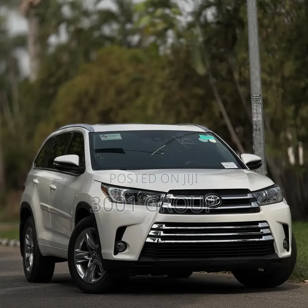 Toyota Highlander XLE 4x4 V6 (3.5L 6cyl 8A) 2018 White
