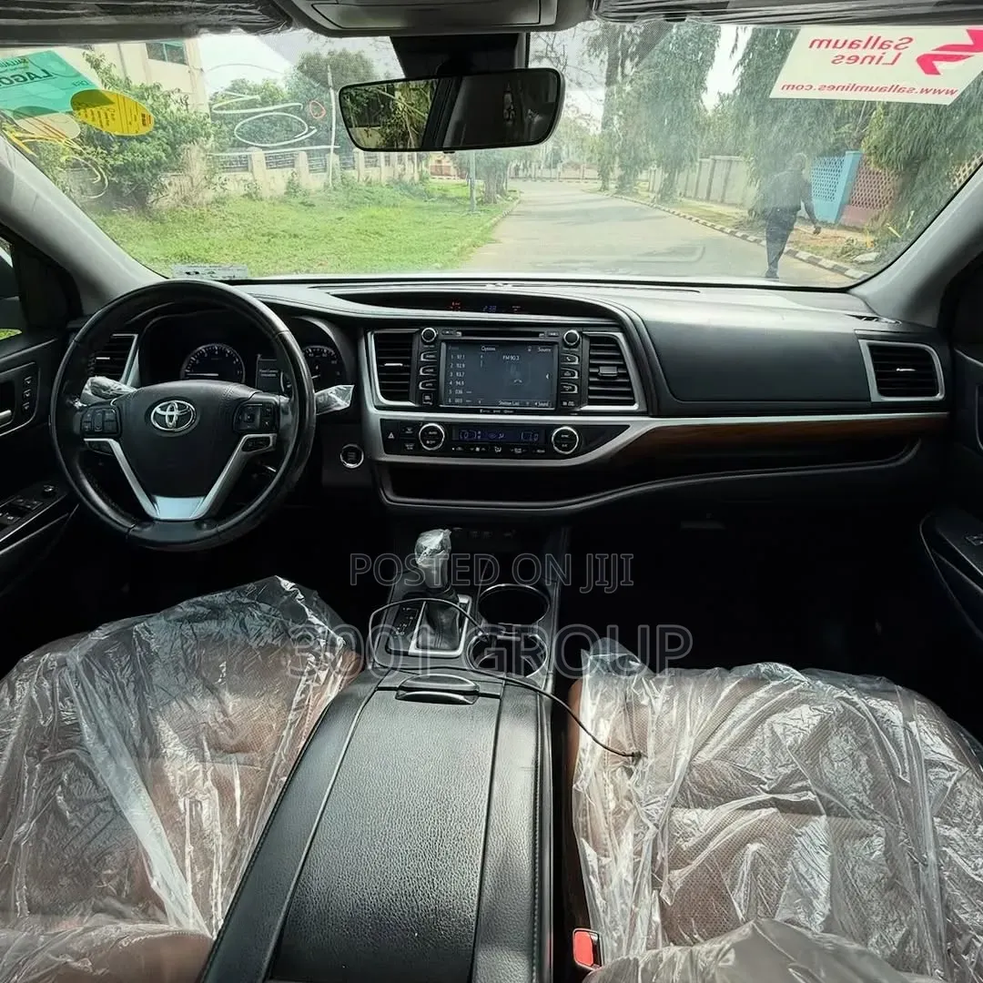 Toyota Highlander XLE 4x4 V6 (3.5L 6cyl 8A) 2018 White
