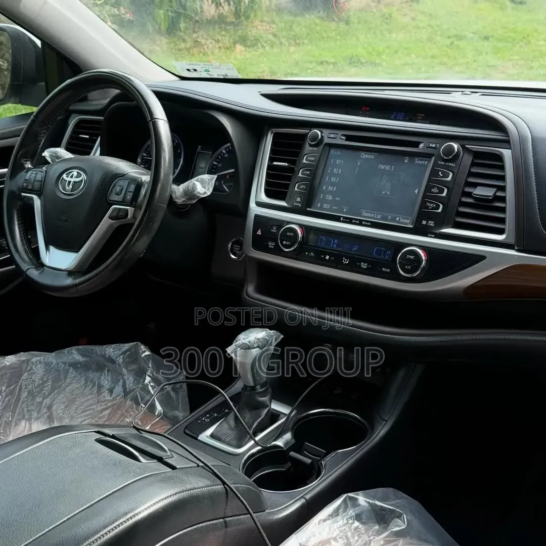 Toyota Highlander XLE 4x4 V6 (3.5L 6cyl 8A) 2018 White